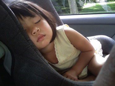 Child sleeps in the child seat